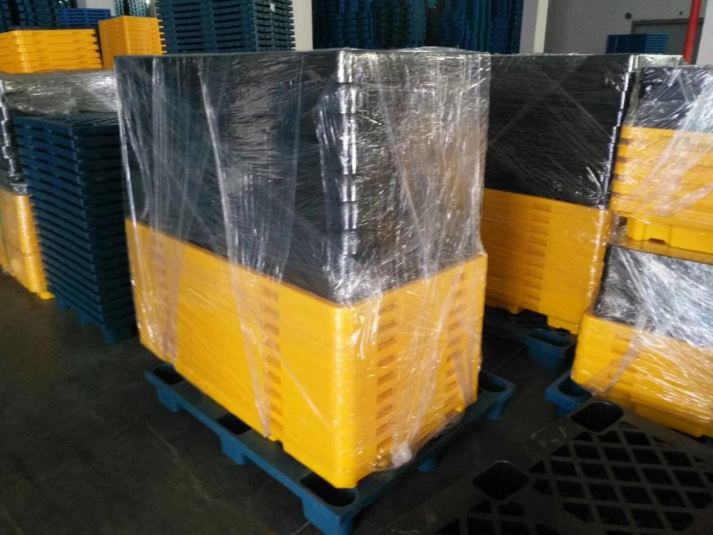 Spill containment pallet
