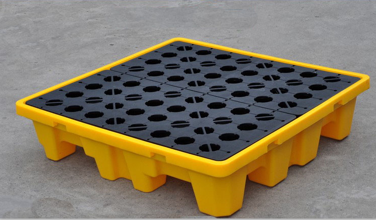 Spill containment pallet